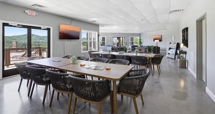 Serenity Ridge Clubhouse Unit 6- Big Groups/Pool