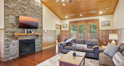 Serenity Ridge Suite 321- King Bedroom/Pool Access