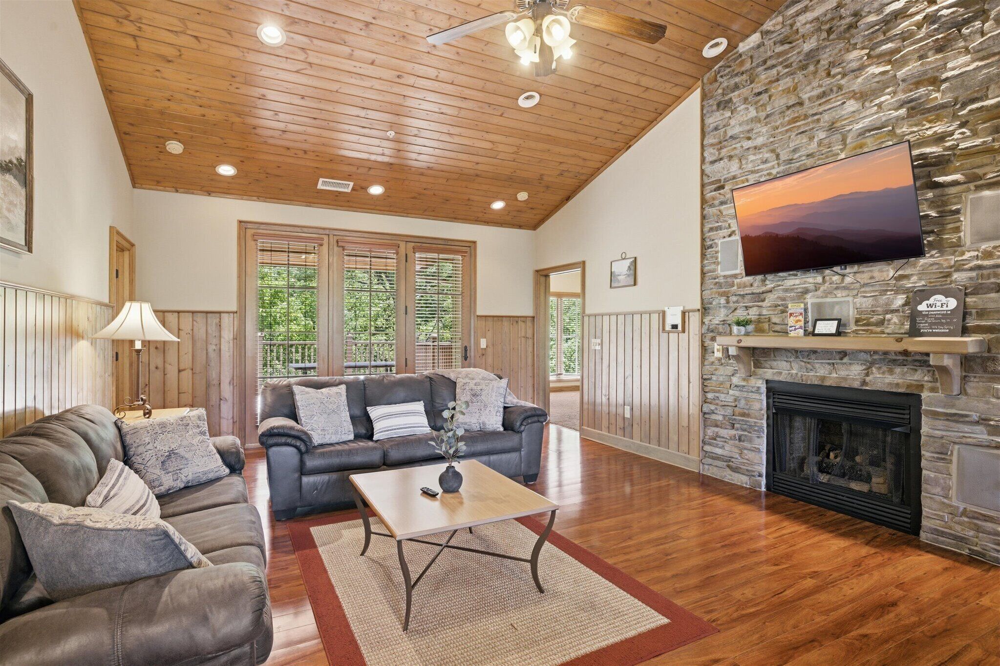 Smart TV, fireplace, table tennis