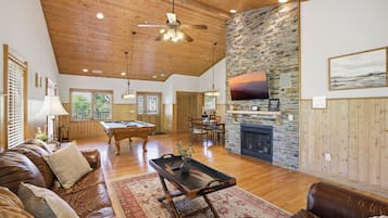 Smart TV, fireplace, table tennis