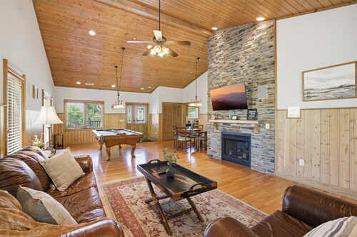 Serenity Ridge 323- Clubhouse Access/King Bed/WiFi