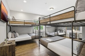 Iron/ironing board, free WiFi, bed sheets, wheelchair access - Serenity Ridge Unit 712 - Group Stay/Pool Access (Pigeon Forge)