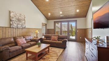 Smart TV, fireplace, ping pong