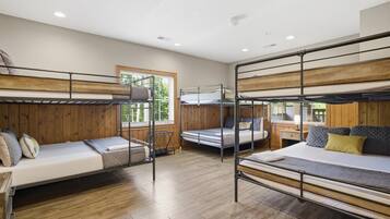 Iron/ironing board, free WiFi, bed sheets, wheelchair access