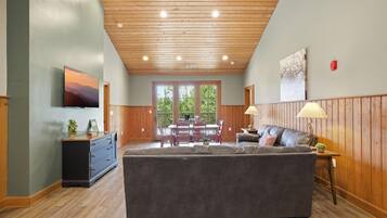 Smart TV, chimenea y tenis de mesa