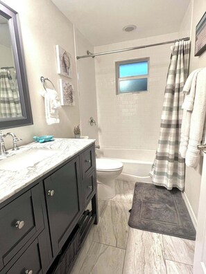 Bathroom - MANATEE BUNGALOW in pleasant Key Colony Beach, FL (Key Colony Beach)