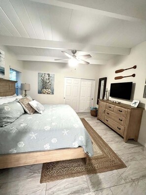 Room - MANATEE BUNGALOW in pleasant Key Colony Beach, FL (Key Colony Beach)