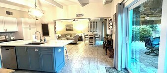 MANATEE BUNGALOW in pleasant Key Colony Beach, FL