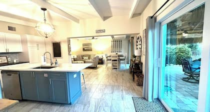 MANATEE BUNGALOW in pleasant Key Colony Beach, FL