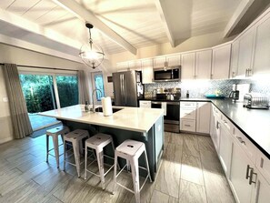 Private kitchen - MANATEE BUNGALOW in pleasant Key Colony Beach, FL (Key Colony Beach)
