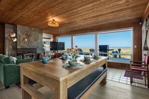 Dining - Anchors Away Beachfront *Pet Friendly (Seaside)