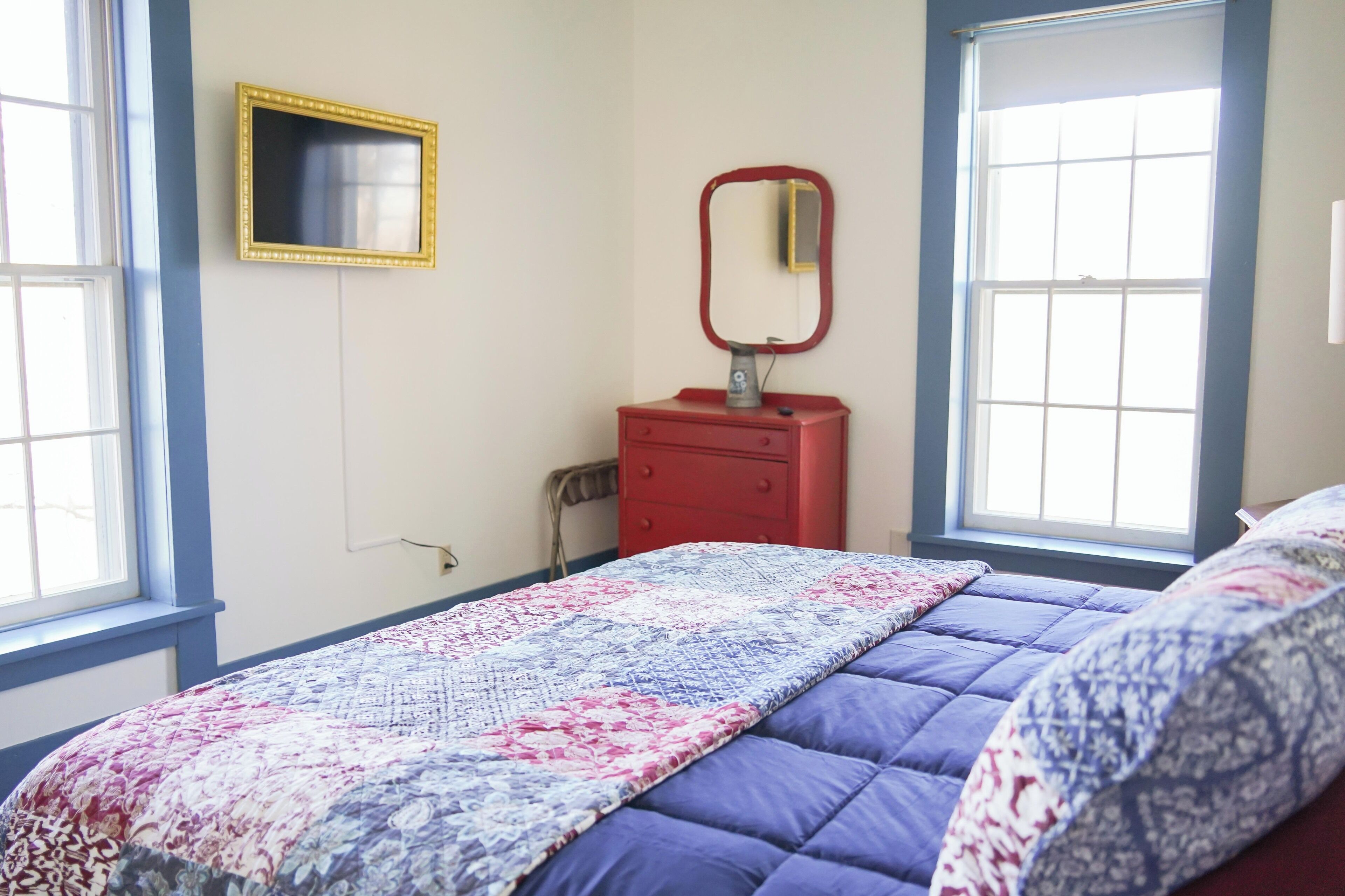 4 bedrooms, desk, iron/ironing board, WiFi