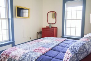 4 habitaciones, escritorio, tabla de planchar con plancha y wifi 