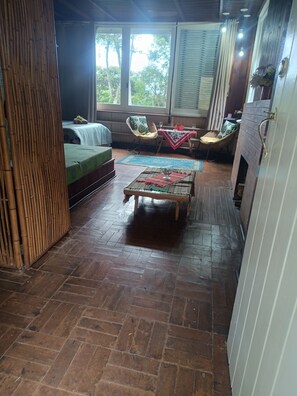 1 bedroom, WiFi, bed sheets - Rustic chalet inside the National Park. Cold, fireplace, trails. (Itatiaia)