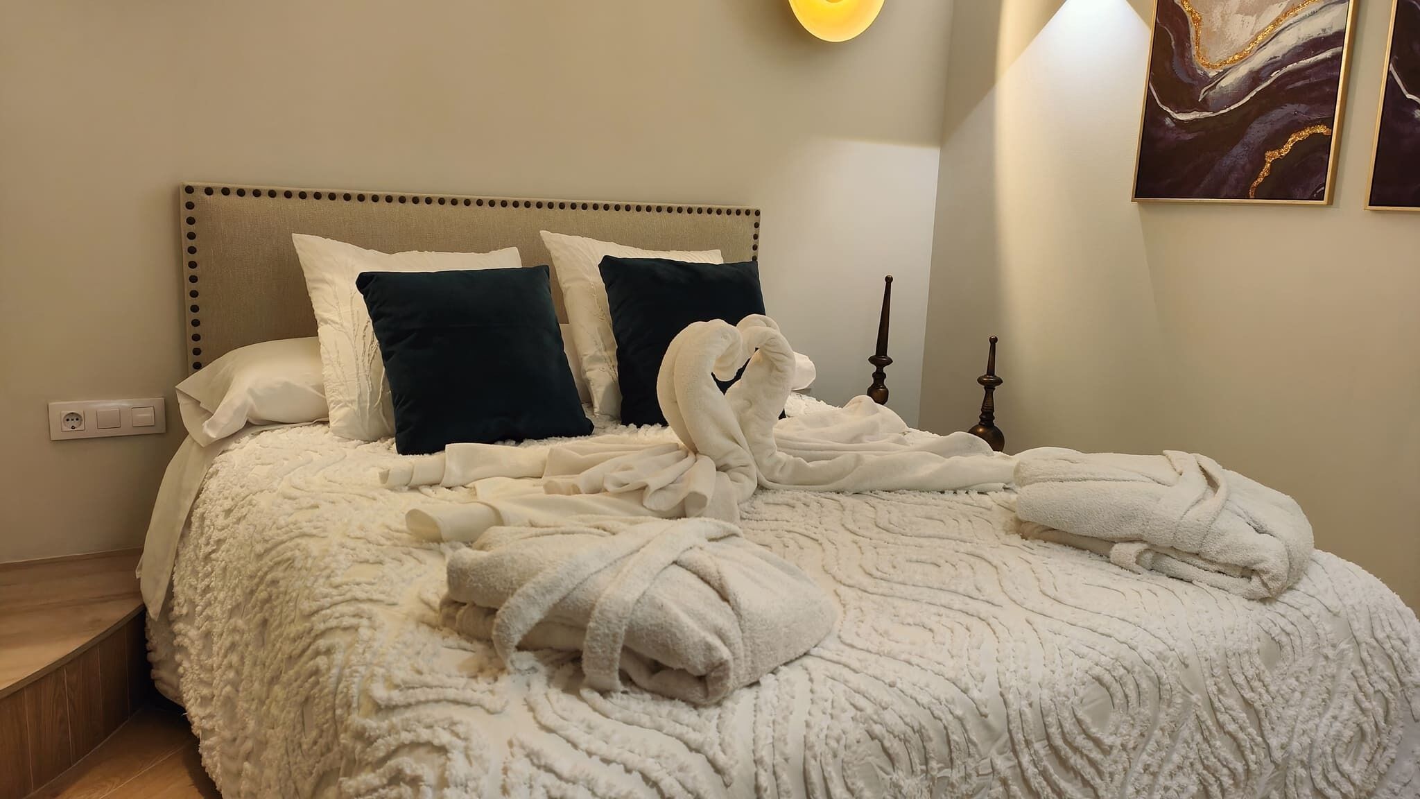 WiFi, bed sheets