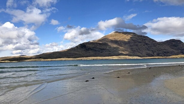 A beach with a mountain in the background and a clear sky. - 4 Bed in Renvyle (oc-i258) (Illaunroe)
