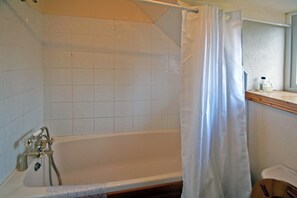 Hair dryer, towels - 3 Bed in Cahirciveen (oc-i417) (Bosses Point)