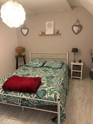 4 dormitorios, tabla de planchar con plancha, wifi y ropa de cama