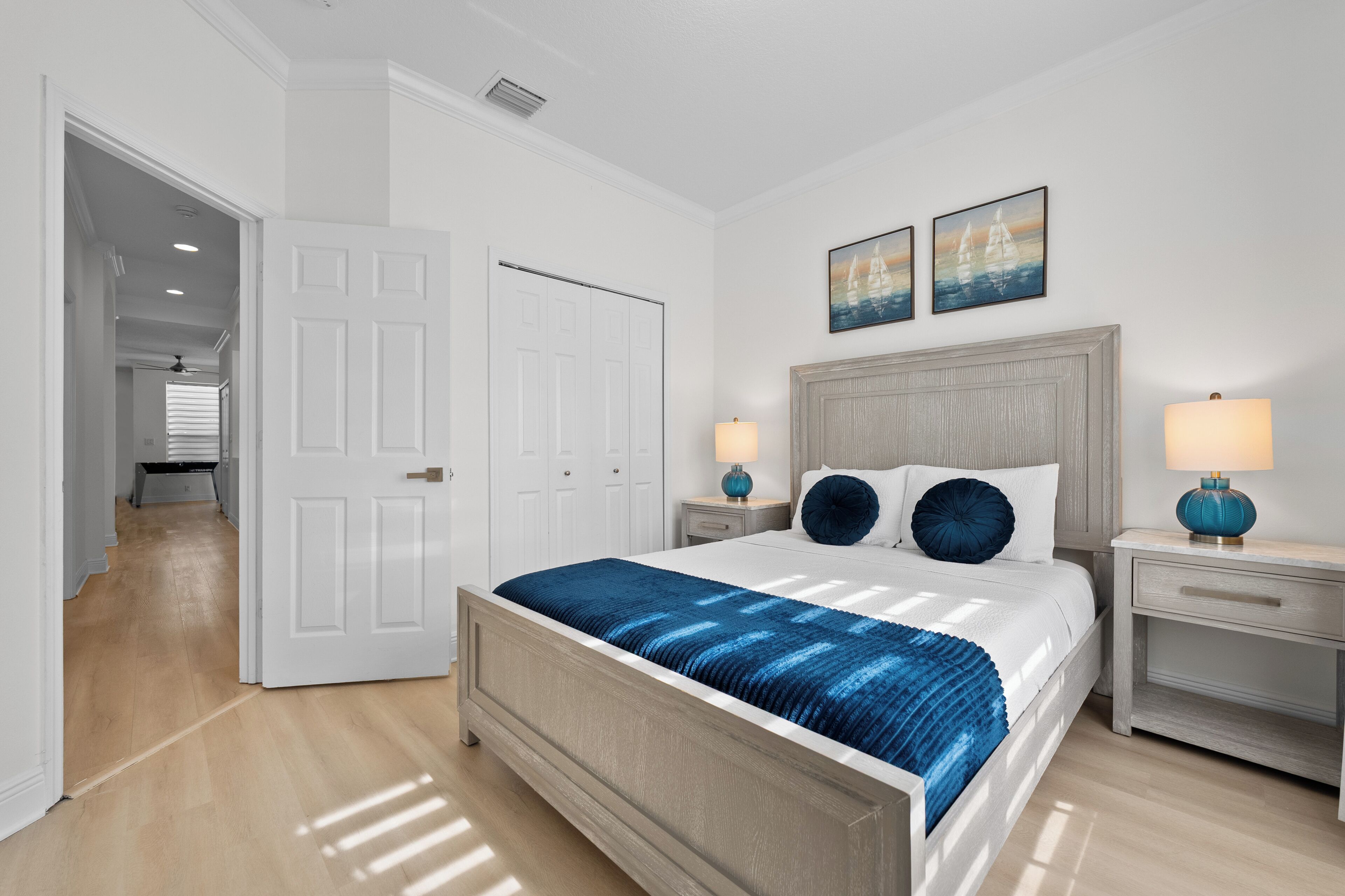 4 bedrooms, iron/ironing board, WiFi, bed sheets