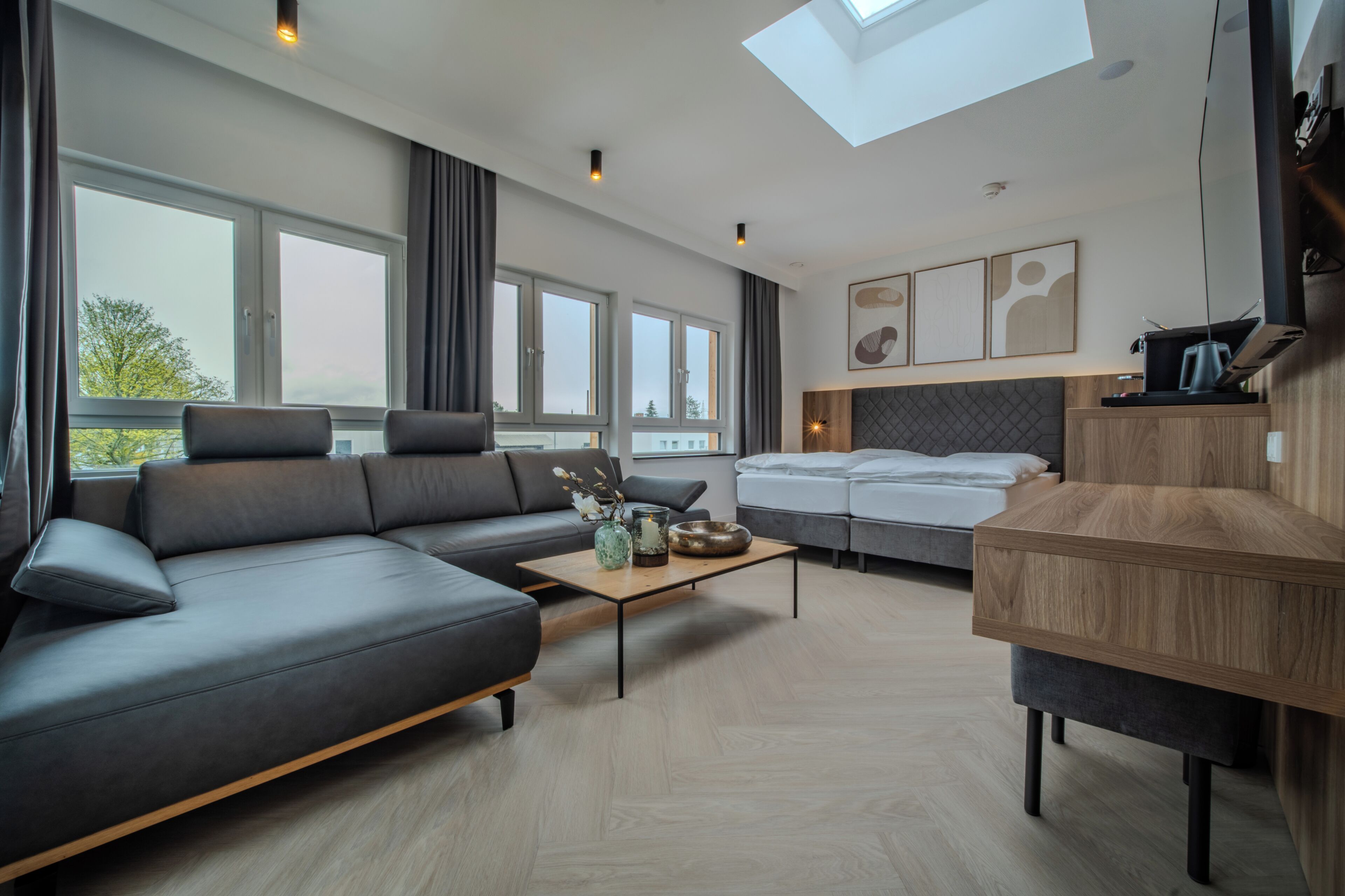 Deluxe Studio Suite | Living area