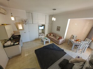 Luxury Studio, 1 Queen Bed, Kitchenette, Garden View | Living area - Avrio Skypool (Red Sea Governorate)