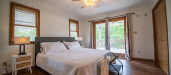 Sunshine Retreat- peaceful! Pets welcome