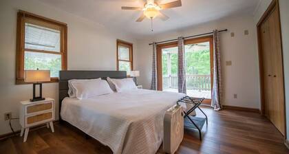 Sunshine Retreat- peaceful! Pets welcome