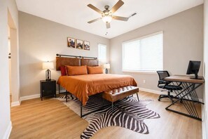 Iron/ironing board, travel cot, WiFi - IRIE Living-Modern Kg 2Bd Gym Pool, NEW! (Whitestown)