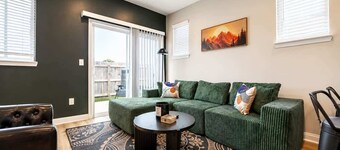 IRIE Living-Modern Kg 2Bd Gym Pool, NEW!
