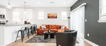 IRIE Living-Haven 2BR Home with Pool Gym Access