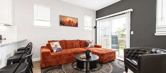 IRIE Living-Haven 2BR Home with Pool Gym Access