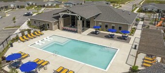 IRIE Living-Serene Kg 2Bd Gym Pool, NEW!