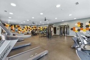 Fitness facility - IRIE Living-Cozy Retreat 2BR House with Pool Gym (Whitestown)