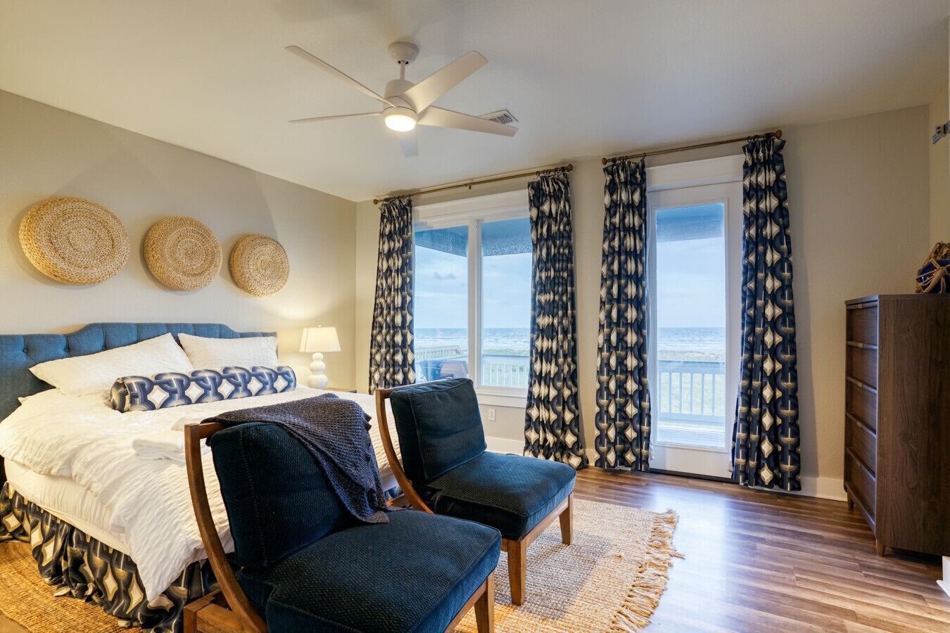 Iron/ironing board, travel crib, WiFi, bed sheets