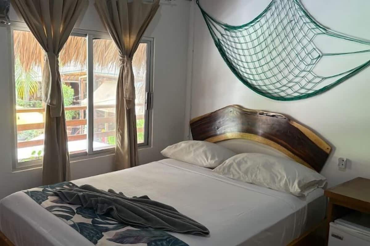 Caja de seguridad en la habitación, wifi gratis y ropa de cama