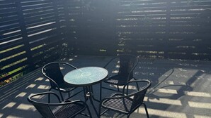 Felles sovesal, 1 soverom, tilgjengelighetstilpasset | Utendørsservering