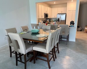 Dining - Gorgeous 3-bedroom villa in gated community built in 2025 in Englewood (Englewood)