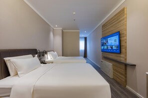 A hotel room with two beds, a television mounted on the wall, and a wooden panel design on the wall. - Hanting Hotel Beijing Huilongguan North China Elec (Beijing)
