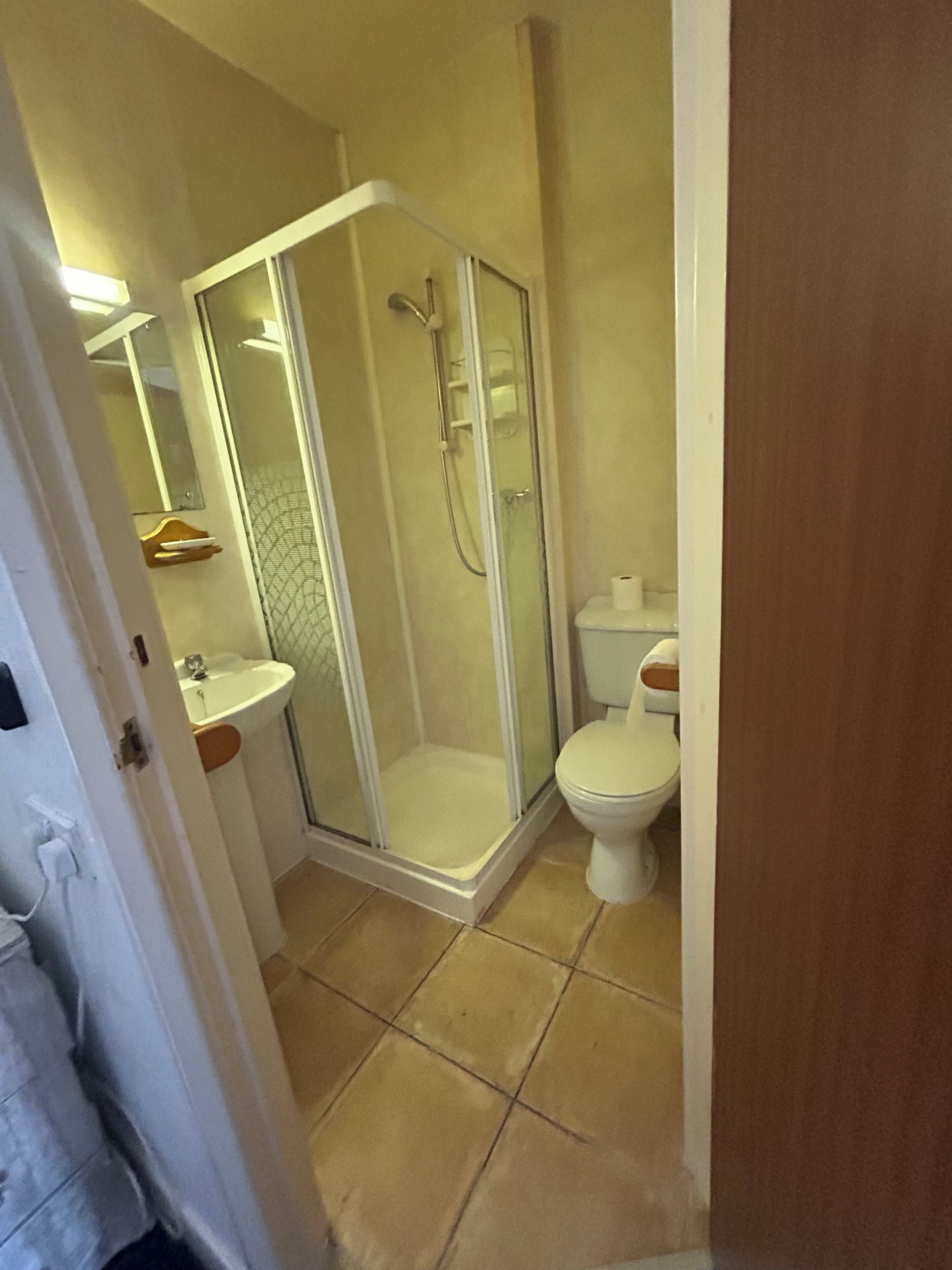 All Room Types Available - 3 Minutes Walk From The Famous Blackpool Tower - Blackpool
