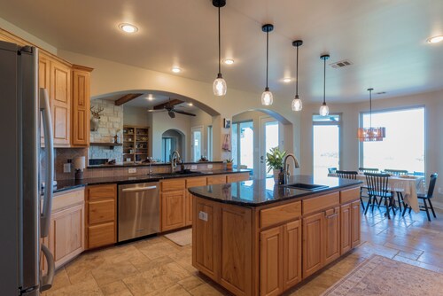 Serene Custom 4-bedroom house on 150 acres in charming Thrall