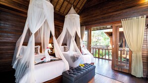 A bedroom with a canopy bed, a bench, and a view of the outdoors. - Tapa Bale Gede (Lembongan Island)