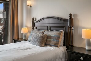 Iron/ironing board, travel cot, WiFi, bed sheets - Big Sky Gem - Ski-in/out + Private Hot Tub + Views (Big Sky)