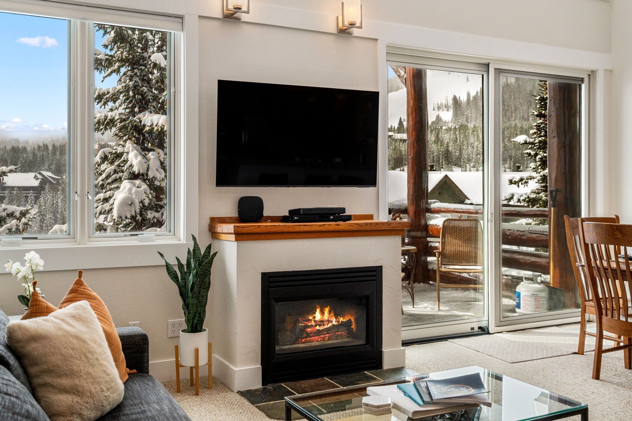 TV, fireplace, offices