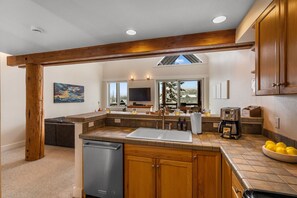 Fridge, microwave, oven, stovetop - Big Sky Gem - Ski-in/out + Private Hot Tub + Views (Big Sky)