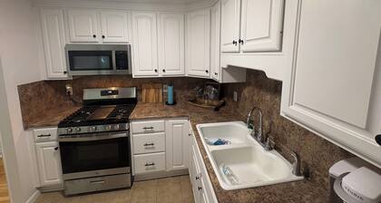 Charming Cul-D-Sac House with 3 Bedrooms near Barber’s MotorSports