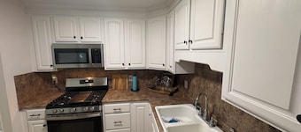 Charming Cul-D-Sac House with 3 Bedrooms near Barber’s MotorSports