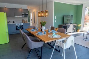Dining - T8 3-room 2-BA comfort family apartment (Titisee-Neustadt)