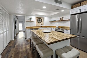 Private kitchen - Peaceful 2-bedroom townhome across the street from beach in N. Hutchinson Island (Fort Pierce)