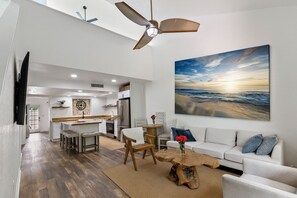 Smart TV, books - Peaceful 2-bedroom townhome across the street from beach in N. Hutchinson Island (Fort Pierce)