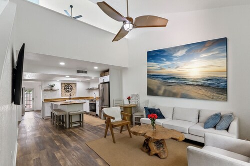 Peaceful 2-bedroom townhome across the street from beach in N. Hutchinson Island